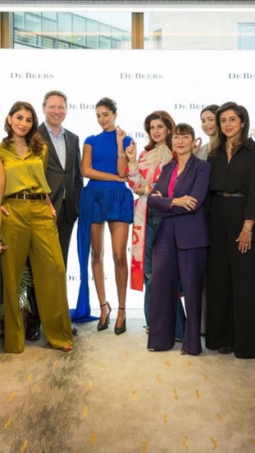 Stepping into the world of natural diamonds, a celebration of heritage, craftsmanship, and timeless beauty. 

@debeersgroup 

#DeBeers #DeBeersLondon #RealDiamonds #NaturalDiamonds

[De Beers, Heera Hai Sada Ke Liye, Natural Diamonds, A Diamond Is Forever]