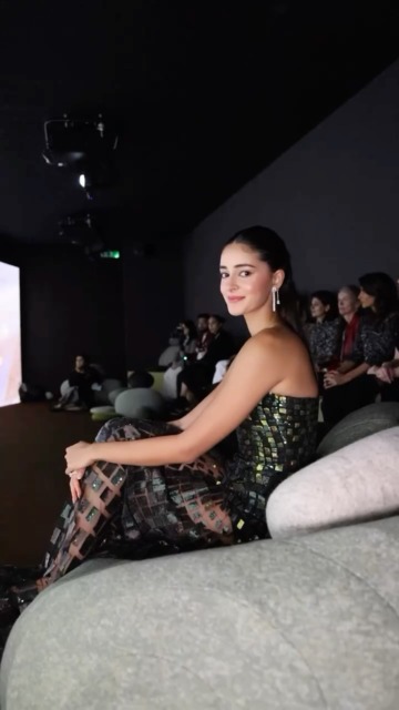 De Beers brings its immersive experience, Voyage through the Diamond Realm, to Frieze, a contemplative passage through the origins of natural diamonds, from the cosmic spark of stardust to their discovery in the world’s wildest terrains.

Each moment revealed not just the making of a natural diamond, but the making of something eternal, a symbol of strength, light, and enduring love.

#DeBeers #HeeraHaiSadaKeLiye #Frieze #FriezeMasters #VoyageThroughTheDiamondRealm #NaturalDiamonds

[De Beers, Heera Hai Sada Ke Liye, Frieze, London, Voyage Through The Diamond Realm, Natural Diamonds]