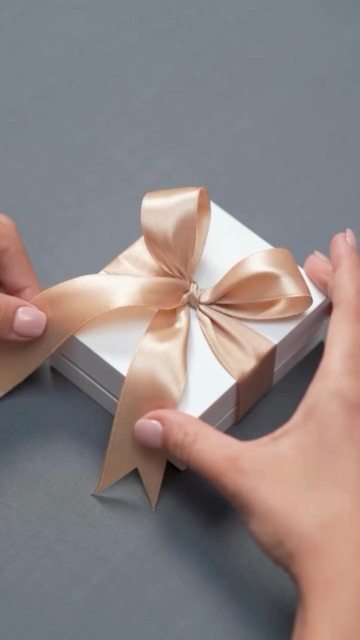 In the quiet pull of a ribbon, a story begins.
Of intention, of creation, of light taking form.
Every unveiling holds a promise, the glow of what’s next.

#NaturalDiamonds #The2026Manifestival #IntentionPendants #LoveFromUniverse

[De Beers, Natural Diamonds, The 2026 Manifestival, Intention Pendants, Love From Universe, Ribbon, Box, Jewellery, Teaser]