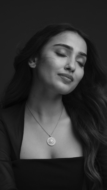 For the one who finds beauty in stillness.

The Light Catcher Natural Diamond Intention Pendant reflects the art of slowing down, capturing moments of quiet joy and effortless grace.

A timeless reminder that rest, too, is radiant.

✨ Send this to someone who deserves a slow, golden season.

#DeBeersGroup #NaturalDiamonds #IntentionPendants #LoveFromUniverse #HeeraHaiSadaKeLiye

[De Beers Group, A Diamond Is Forever, Heera Hai Sada Ke Liye, Jewellery, Gifting, Natural Diamond Pendants, Luxury Jewellery]