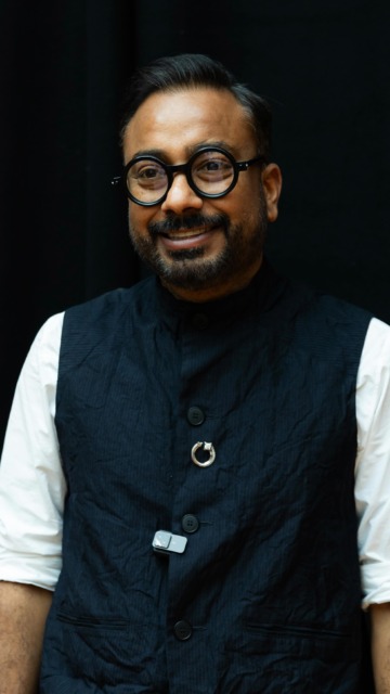 For Sanjay Garg, the language of Raw Mango has always been about craft, time, and tradition, the same qualities that define natural diamonds.

At London Fashion Week, that shared philosophy brought Indian textiles and natural diamonds into quiet conversation.

#NaturalDiamonds #RawMango #LondonFashionWeek #IndianCraft #ADiamondIsForever

[De Beers Group, A Diamond Is Forever, Forevermark Jewellery, Natural Diamonds, Raw Mango Runway, Sanjay Garg, Textile Craft, Luxury Fashion, Fashion Show, London Fashion Week, Designer and Founder Talks]