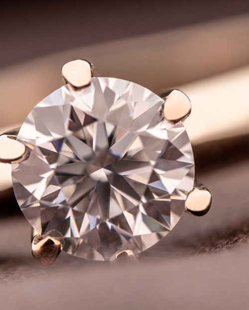 White sapphire or natural diamond