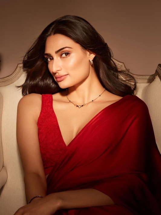 Athia Shetty wearing a diamond mangalsutra