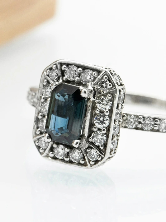 Fancy coloured natural diamond ring