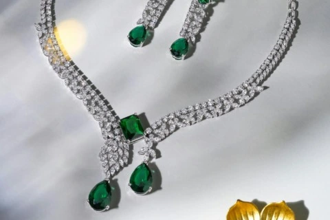 How to pair diamonds with other precious gems