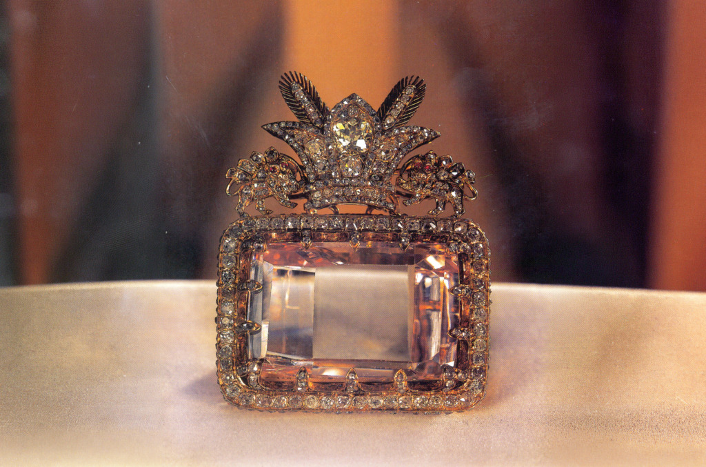 The Daria-i-noor diamond