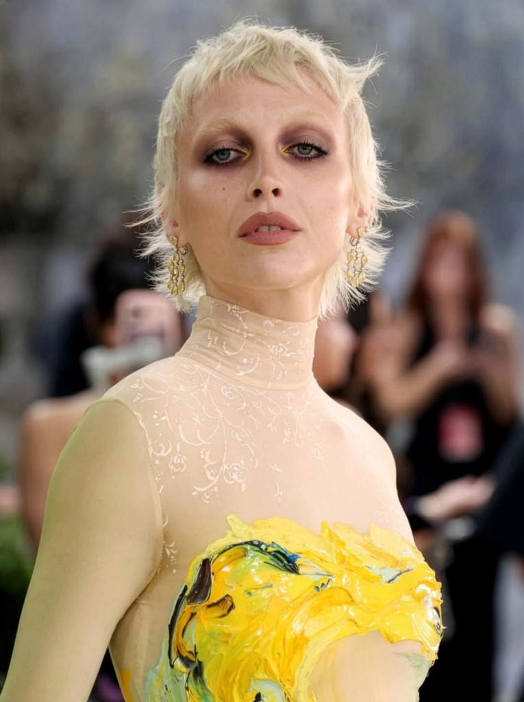 Emma Chamberlain in diamond jewellery at the 2026 Met Gala