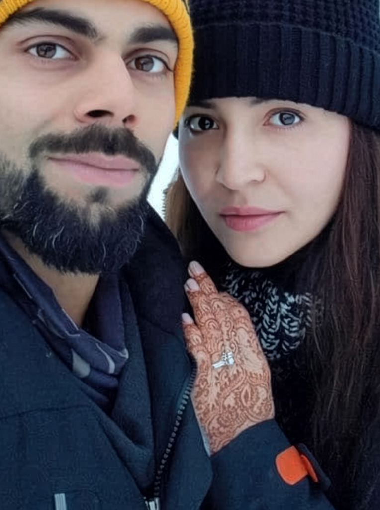 Image of Anushka Sharma and Virat Kolhi, where you can see Sharma's round brilliant cut diamond engagement ring