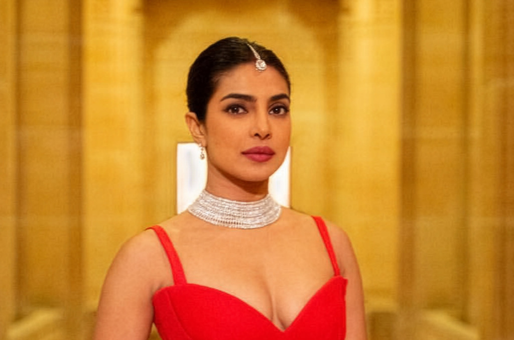 Priyanka Chopra Jonas wearing a simple diamond maang tikka to match her diamond choker