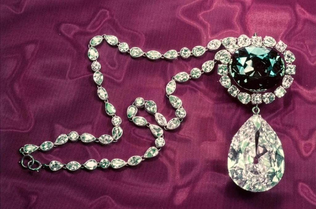 Socialite Evalyn Walsh McLean's custom necklace featuring the Hope Diamond and the Star of the East diamond