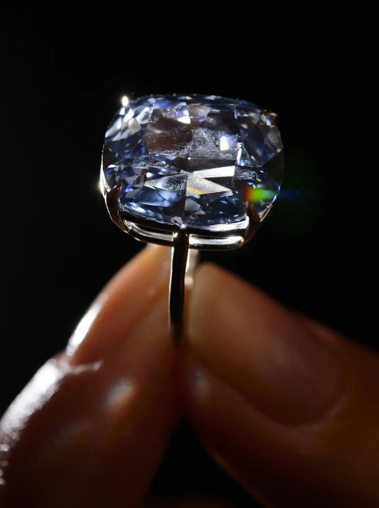 Left: The Blue Moon of Josephine (12.03 carats); Right: The De Beers Cullinan Blue (15.10 carats).
