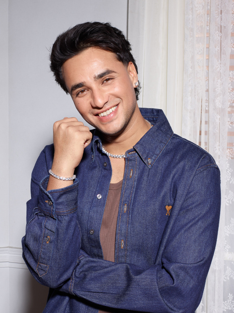 Abhishek Sharma wearing natural diamond jewellery