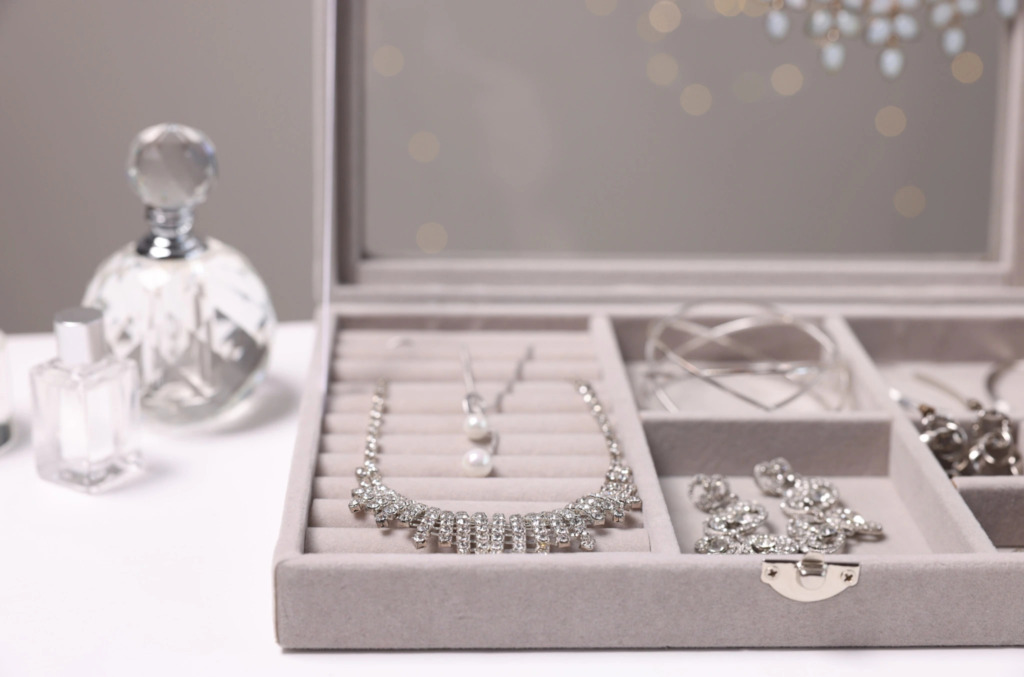 Storage of diamond jewellery