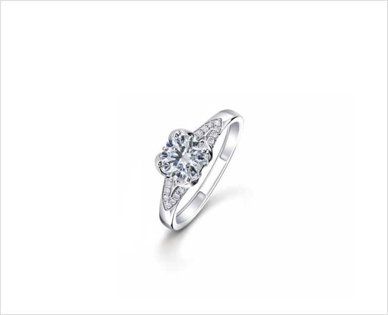 A white gold diamond ring
