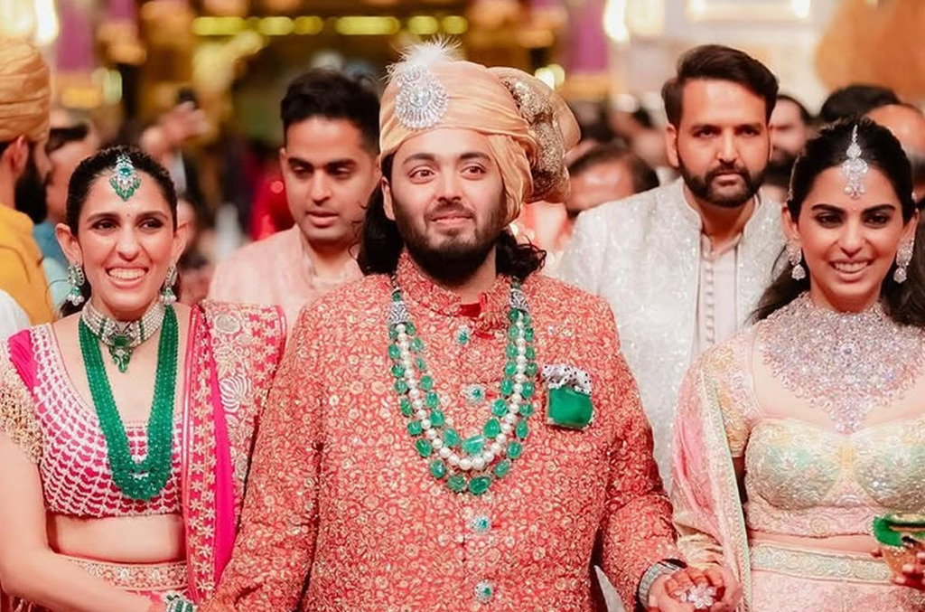 Brooches-for-men_Anant-Ambanis-wedding