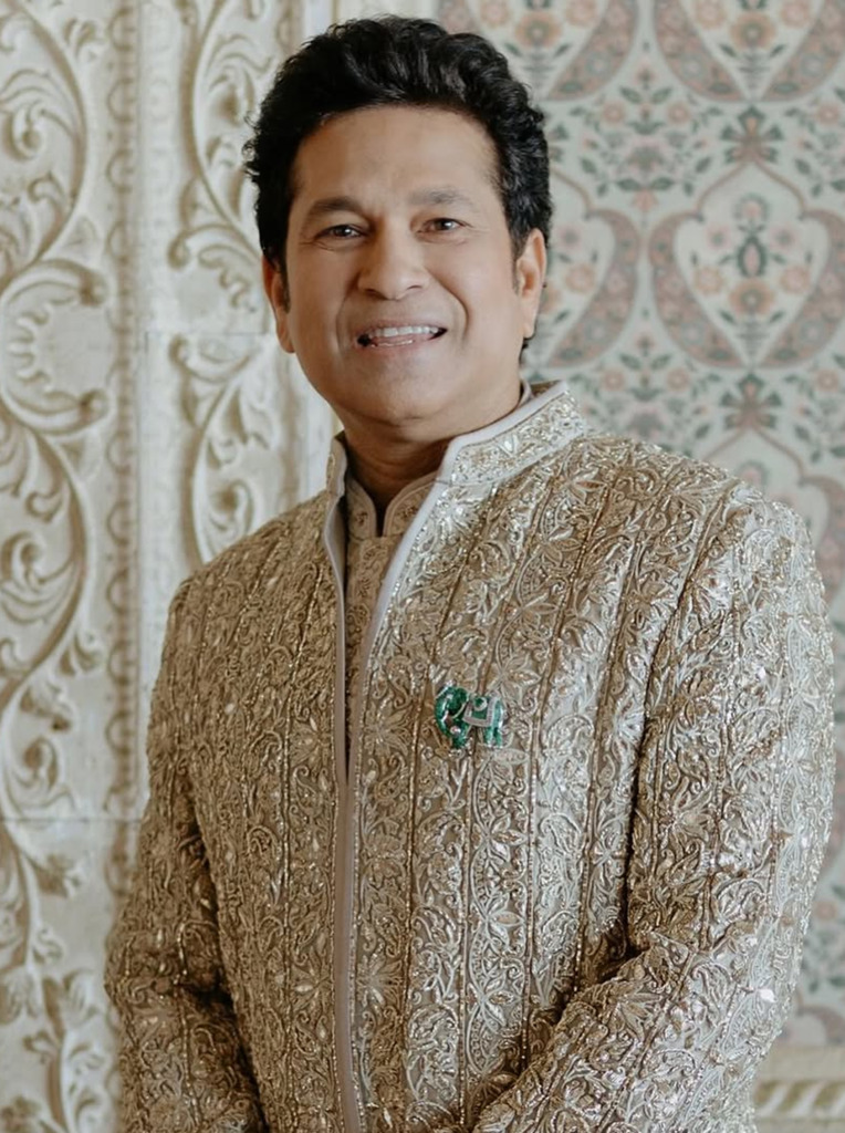 Brooches-for-men_Sachin-Tendulkar