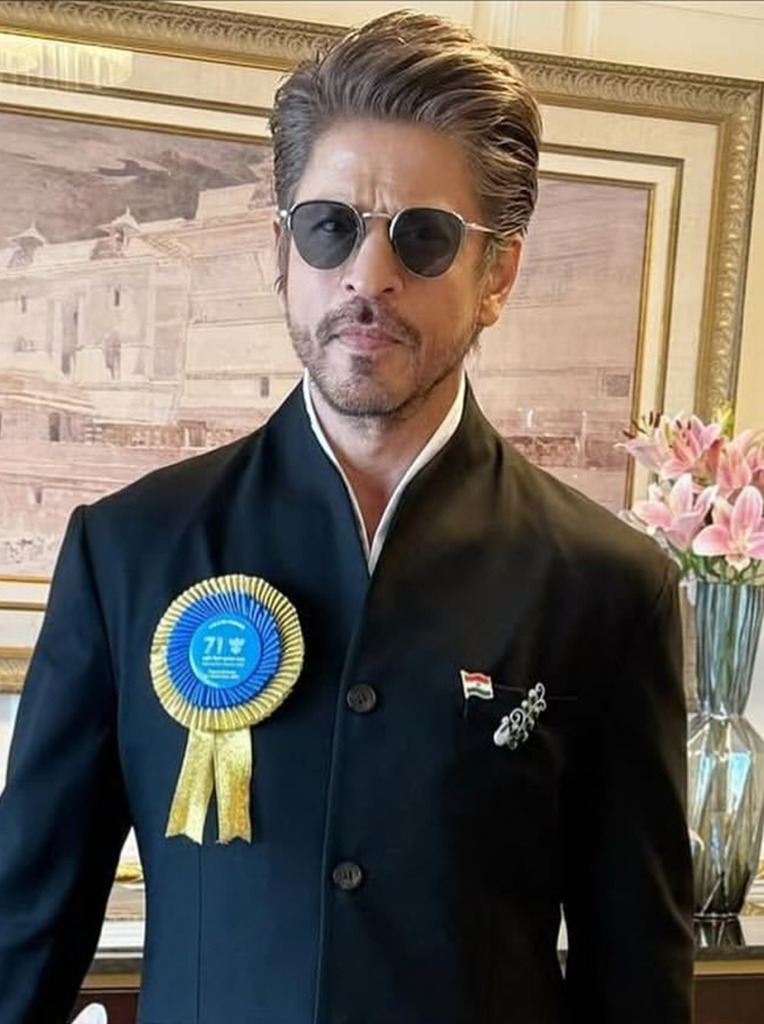 Brooches-for-men_Shah-Rukh-Khan
