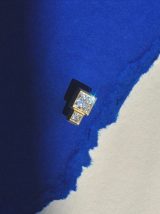 Bruta_diamond_earr_blue_paper