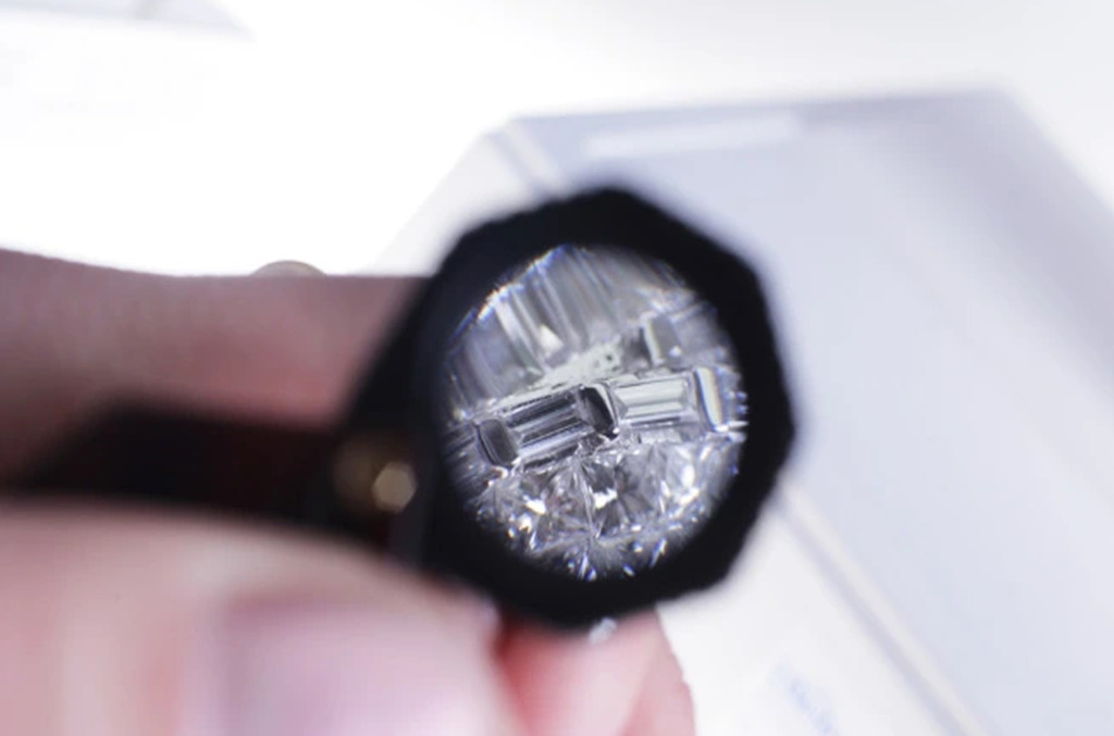 Diamond-test-magnifying-glass