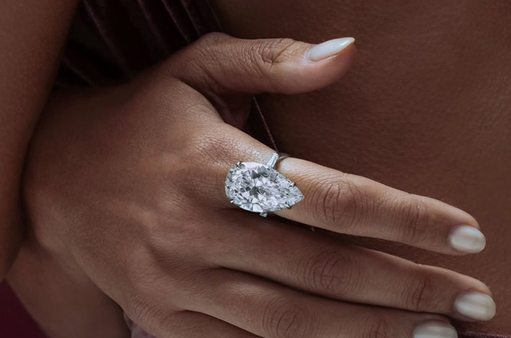Pear-Shaped-Diamond-Guide_Pear-cut-solitare-ring