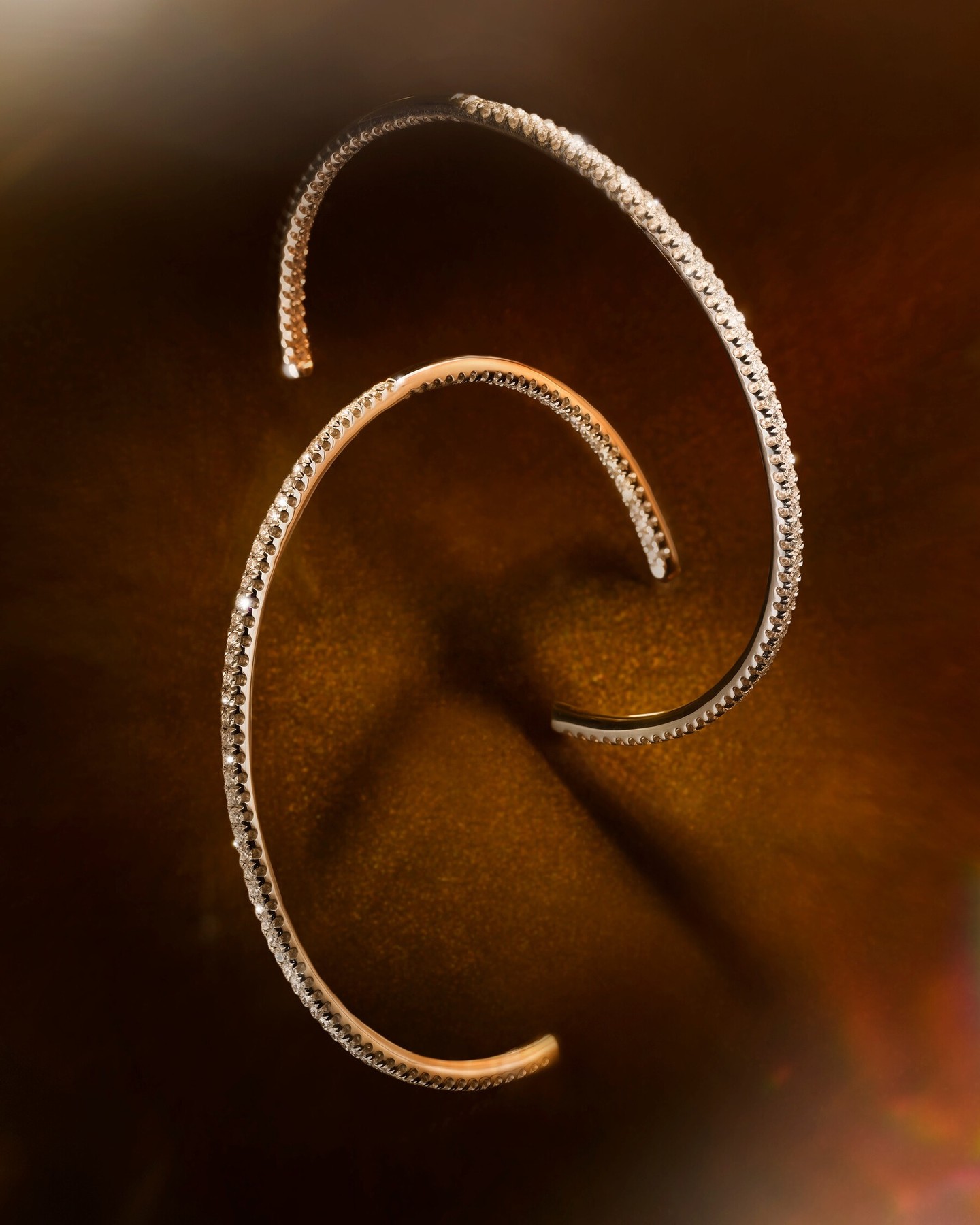 BRB, looping in these Desert diamond hoops to complete the fit.

#desertdiamonds #ADiamondIsForever #NaturalDiamonds #DiamondEarrings #DiamondHoops