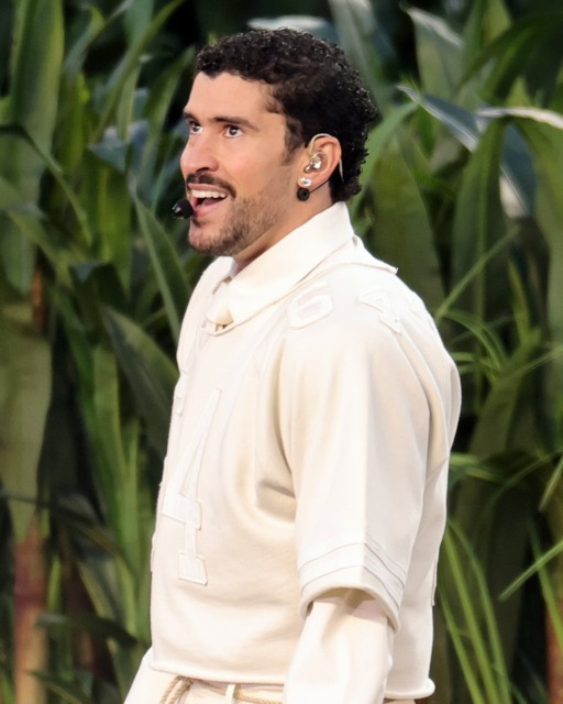 @badbunnypr was our MVP in his #Desertdiamond marquise stud, inspired by the shape of a football 🏈 at Super Bowl LX.

Designer: @marvinxdouglas
Stylist: @stormssmoov 

#Desertdiamonds #NaturalDiamonds #SBLX #BadBunny