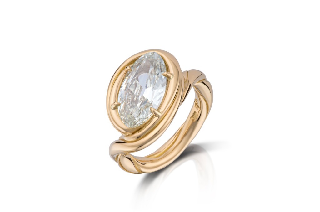 Vanessa Fernandez's twisted gold CURVA bands © Image courtesy of Vanessa Fernandez