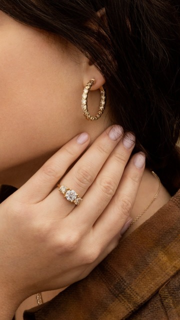 For a love that will constantly grow and change, capture each part of your love story in different shades of #desertdiamonds.
#ADiamondIsForever #NaturalDiamonds #NaturalDiamondJewelry #DiamondEngagementRing #EngagementRingInspo