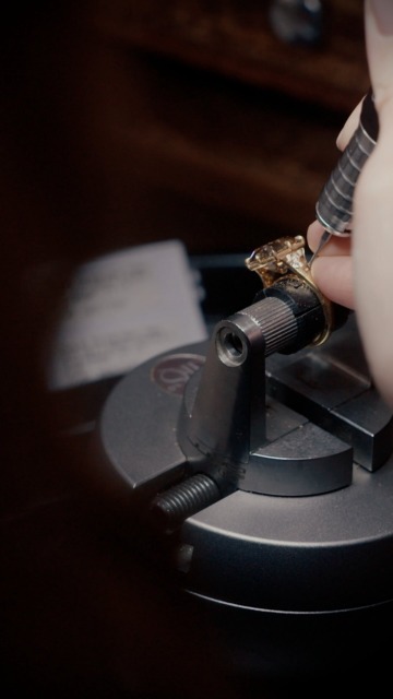 @kindredlubeck recounts the summer she turned into a jewelry designer as her hobby flourished into a full-time passion. Final episode coming soon. 

#ADiamondIsForever #NaturalDiamonds #TaylorSwift #DiamondRing #NaturalDiamondRing #desertdiamonds