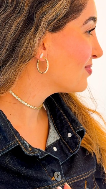 Forever head over heels over @juliachafe’s #desertdiamonds choker and hoops.

#ADiamondIsForever #NaturalDiamonds #DiamondNecklace #DiamondEarrings