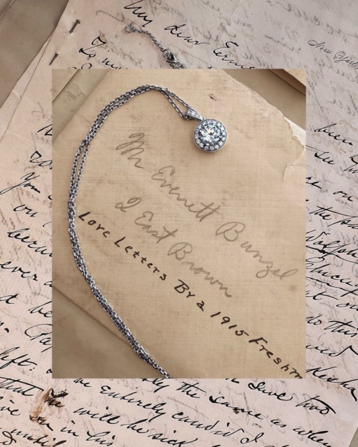 The kind of sparkle you inherit from your role models? Easily your most prized possession.
#ADiamondIsForever #NaturalDiamonds #NaturalDiamondJewelry #HeirloomJewelry #AntiqueJewelry