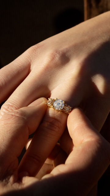 Time and time again, #desertdiamonds show us that things with great meaning come in deep, inspiring tones.
#ADiamondlsForever #NaturalDiamonds #DiamondEarrings #DiamondRings #DiamondEngagementRing