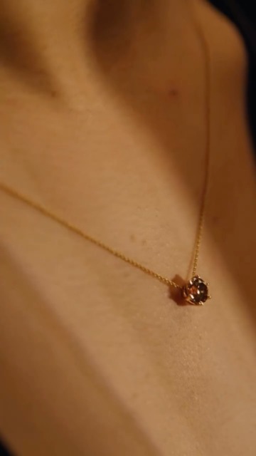 It’s undeniable how perfectly #desertdiamonds pair with an aura as captivating as hers.

#ADiamondIsForever #NaturalDiamonds #DiamondEarrings #DiamondRings #DiamondNecklaces