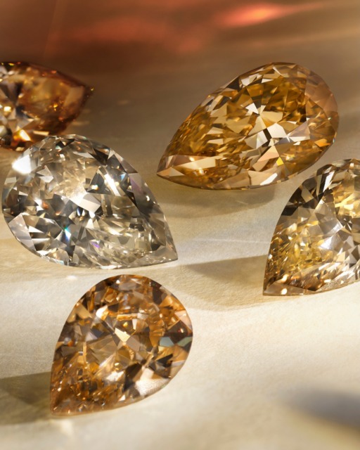 Presenting five sparkling reasons why #desertdiamonds are some of Mother Nature’s best work.
#ADiamondIsForever #NaturalDiamonds #PearCutDiamond #DiamondJewelry