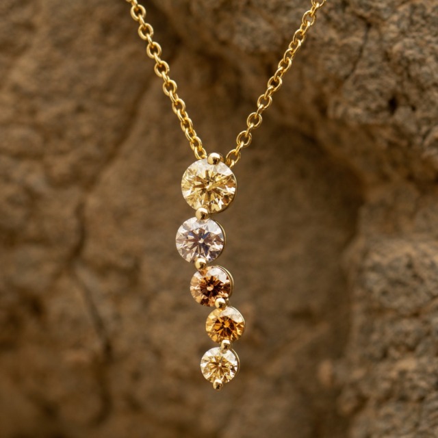 These ombré #desertdiamonds don’t play by the rules, and we’re here for it.

#ADiamondIsForever #NaturalDiamonds #DiamondNecklace #DiamondJewelry #JewelryAesthetic