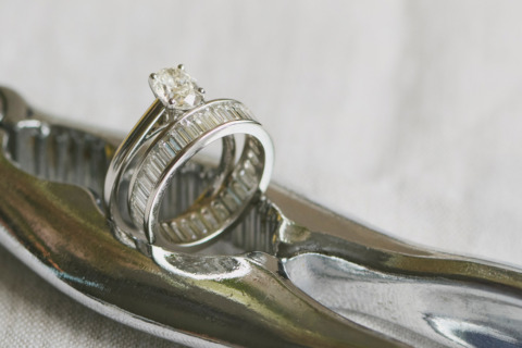 What is a good diamond carat size for an engagement ring?