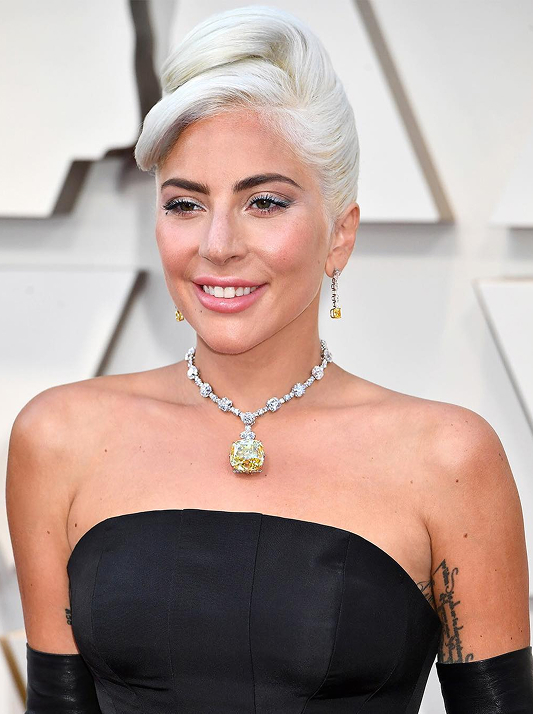 Lady Gaga at the 2019 Academy Awards wearing the honey-toned Tiffany diamond. 