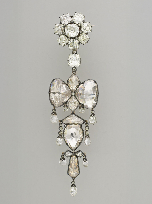 Requilary brooch