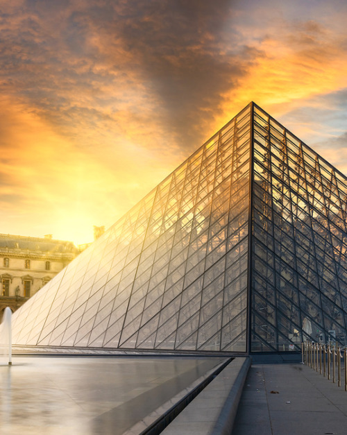 Louvre museum was the scene of a diamond heist on Sunday