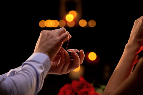 10 intimate proposal ideas that celebrate your relationship