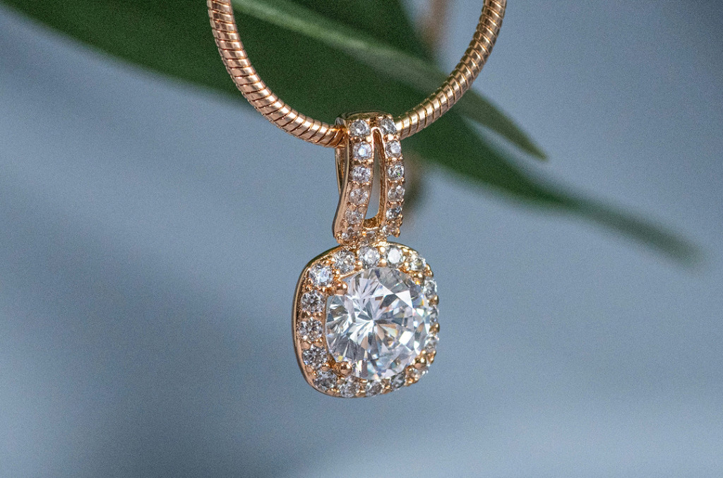 natural diamond pendant set in gold 