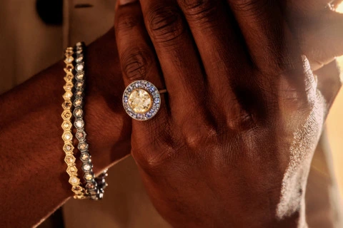 How to choose perfectly paired diamond jewelry sets for gifting