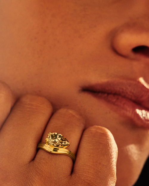 B10.52 Why natural diamonds endure Lead Image 1600 x 675px 2