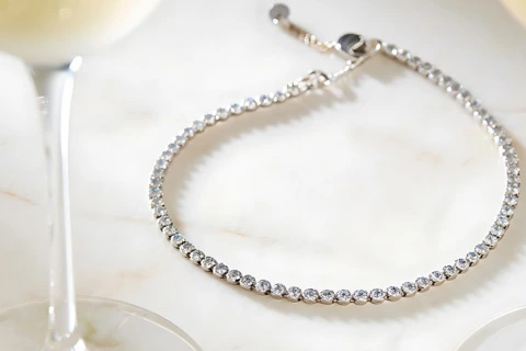 Your guide to anniversaries & milestone years: the best natural diamond jewelry to celebrate love 