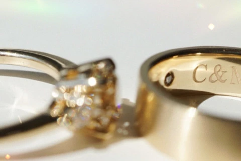 Adding a personal touch to diamond jewelry through engraving and customization