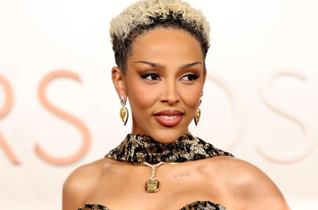 Doja Cat wearing a 34-carat yellow cushion-cut diamond complemented by matching earrings, at the 2025 Oscars.