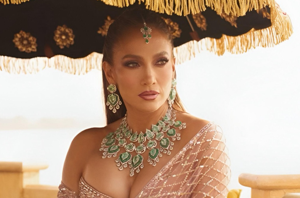 Jennifer Lopez wearing emerald and diamond jewelry 