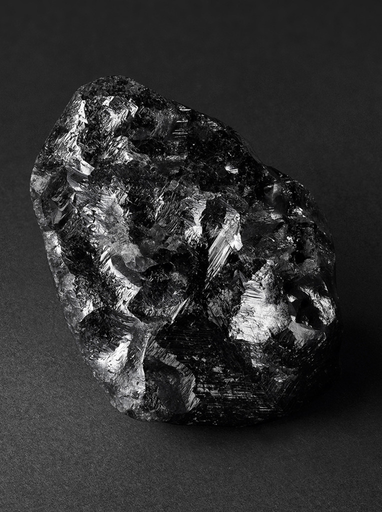 A close-up of the 1,758-carat Sewelô diamond