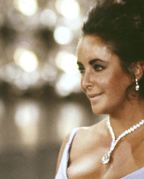 Evolution of Oscars diamond jewelry Elizabeth Taylor Lead 2