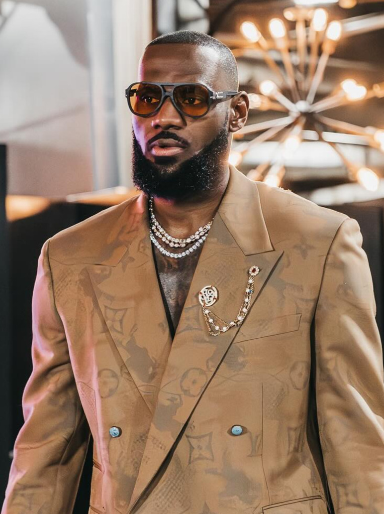 Article 71 Playing In Diamonds Lebron James Image 1 Instagram